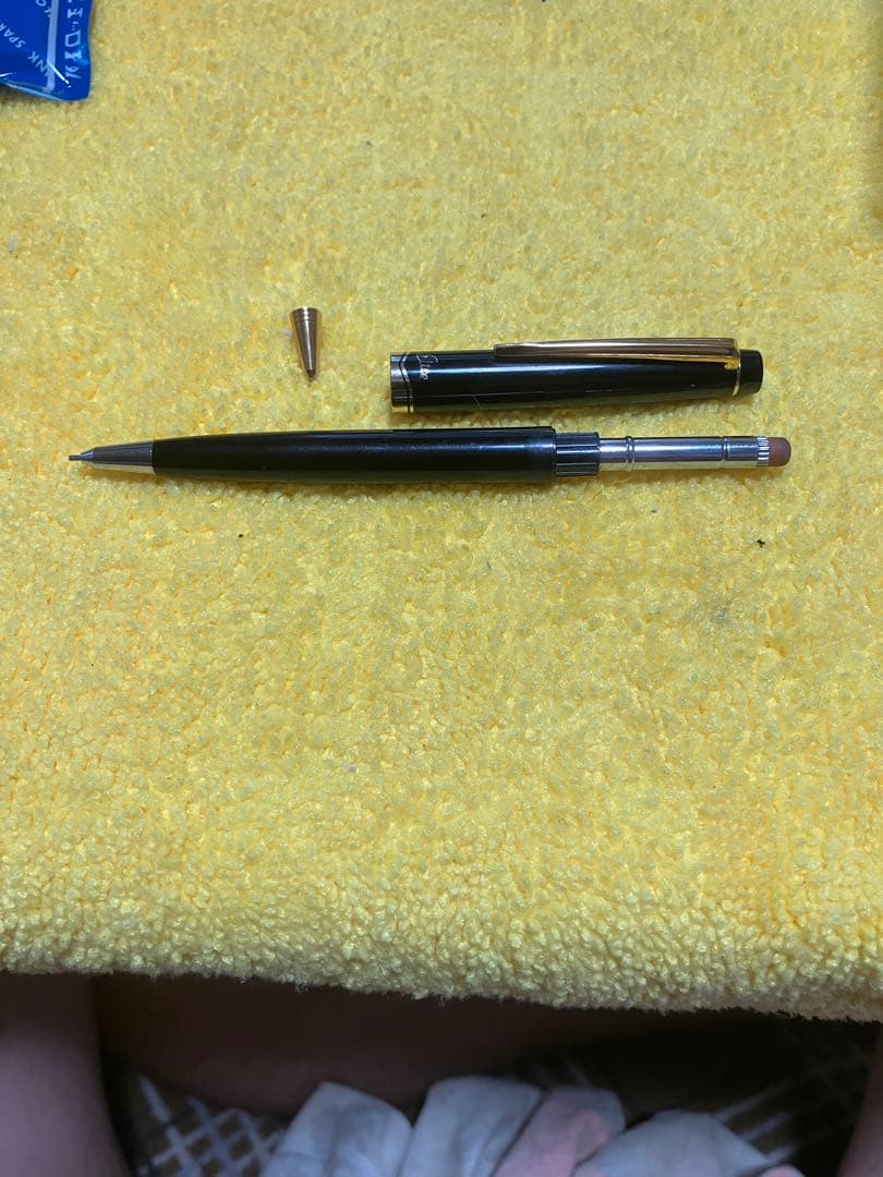 Pilot Elite fountain pen and mechanical pencil set with half-grid engraving and 14K gold fine nib