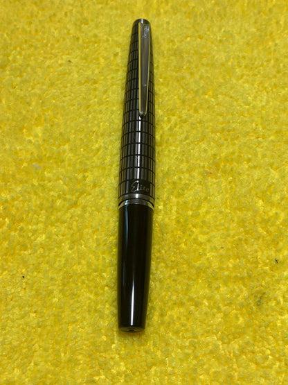 Pilot Elite fountain pen and mechanical pencil set with half-grid engraving and 14K gold fine nib