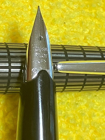 Pilot Elite fountain pen and mechanical pencil set with half-grid engraving and 14K gold fine nib