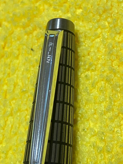 Pilot Elite fountain pen and mechanical pencil set with half-grid engraving and 14K gold fine nib