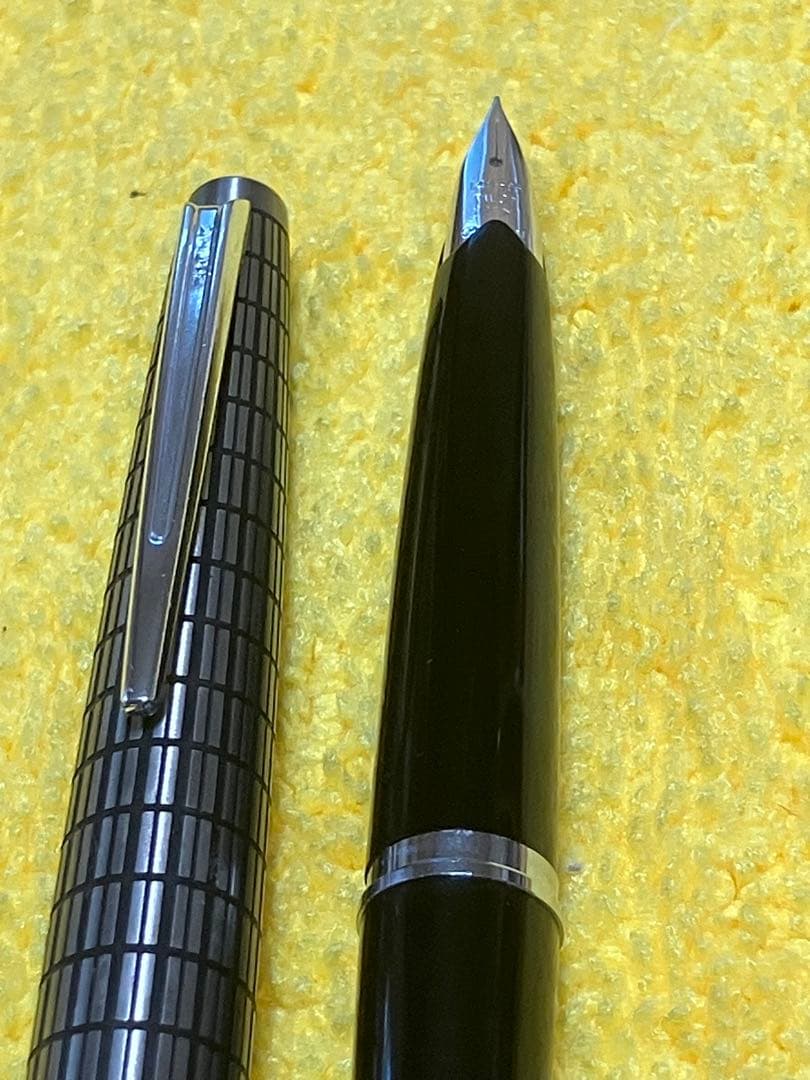 Pilot Elite fountain pen and mechanical pencil set with half-grid engraving and 14K gold fine nib