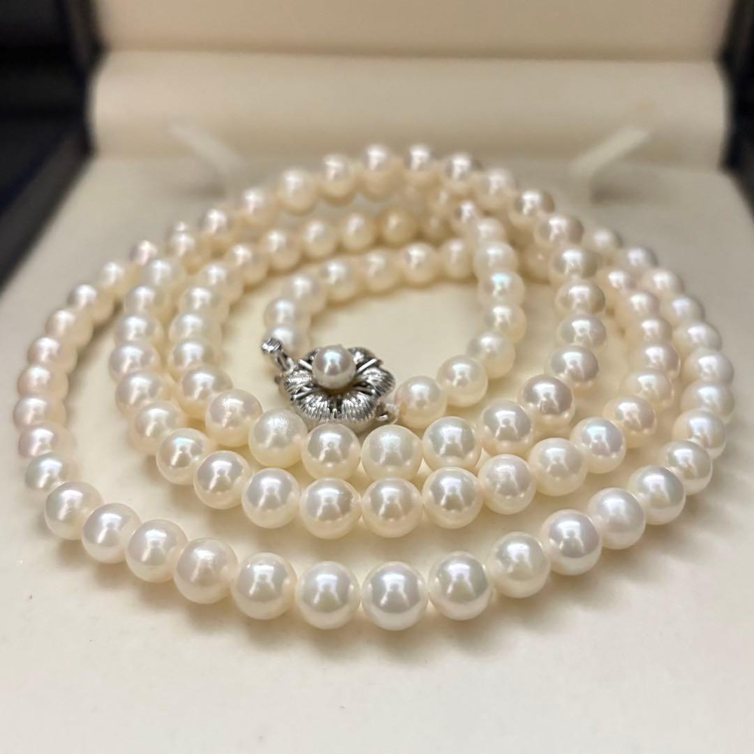 Long Akoya pearl necklace with two strands of round white pearls 7.5mm in size