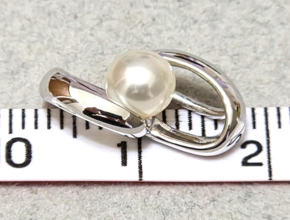 Tasaki Pearl Silver Necklace Top 43751 showcasing lustrous pearls on silver chain with detailed close-up