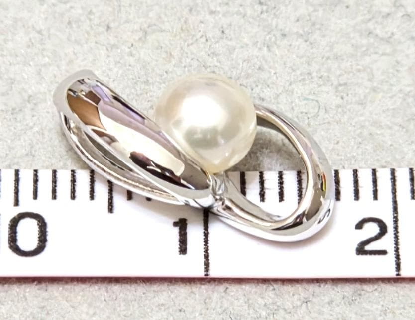 Tasaki Pearl Silver Necklace Top 43751 showcasing lustrous pearls on silver chain with detailed close-up