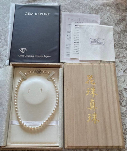Akoya Flower Pearl Necklace with 7.5-8.0mm pink pearls, 43cm length, silver clasp, displayed on white background