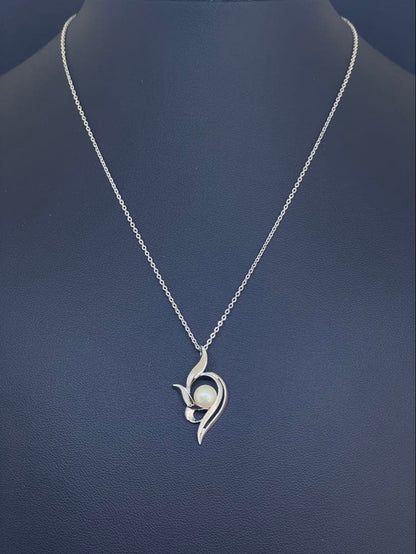 Mikimoto silver necklace featuring a single pearl pendant on a 40cm chain