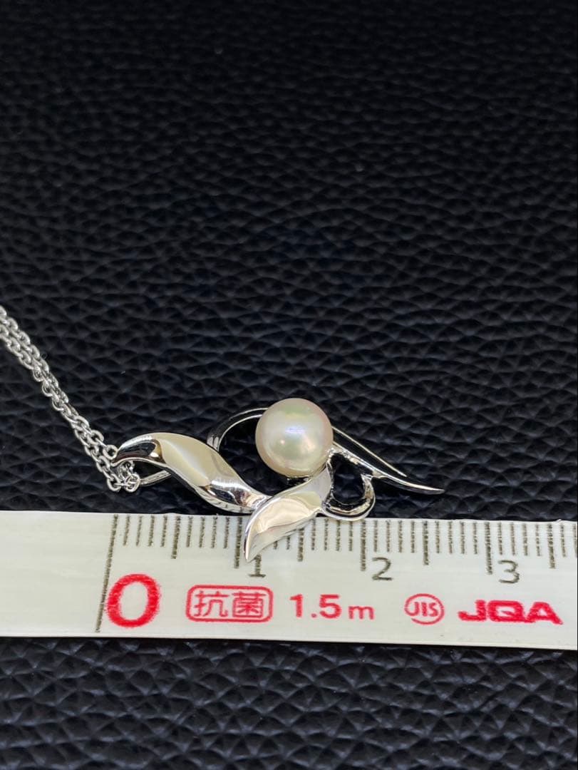 Mikimoto silver necklace featuring a single pearl pendant on a 40cm chain