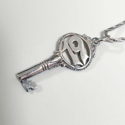 Agate Silver 925 key-shaped pendant necklace with a 40cm silver chain on white background