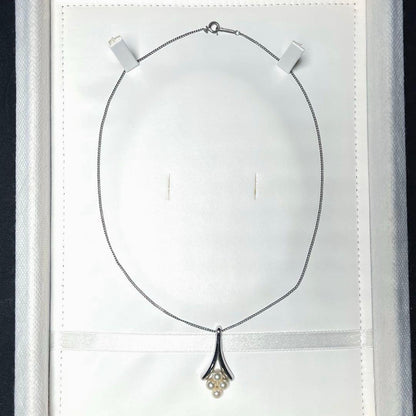 Chōkishō Mikimoto Akoya pearl necklace with 4.8 to 4.9 mm round pearls on 39 cm silver chain with engraved Mikimoto logo
