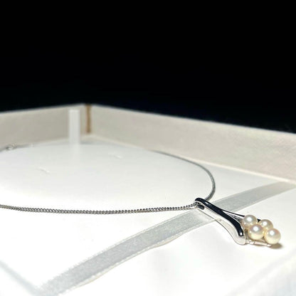 Chōkishō Mikimoto Akoya pearl necklace with 4.8 to 4.9 mm round pearls on 39 cm silver chain with engraved Mikimoto logo