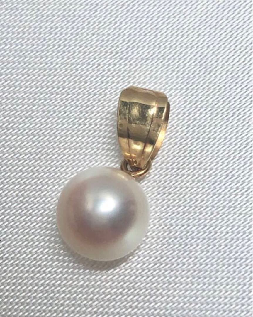 Akoya pearl pendant top white pale pink round 7.3mm with K18 bail showing slight surface blemishes