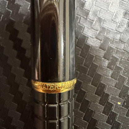 Waterman Exclusive 18K-750 black and gold fountain pen with sleek design
