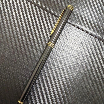 Waterman Exclusive 18K-750 black and gold fountain pen with sleek design