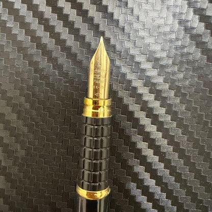 Waterman Exclusive 18K-750 black and gold fountain pen with sleek design
