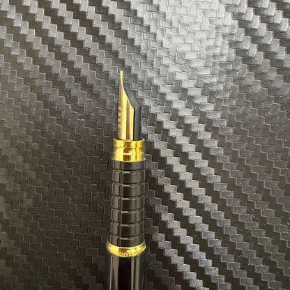 Waterman Exclusive 18K-750 black and gold fountain pen with sleek design