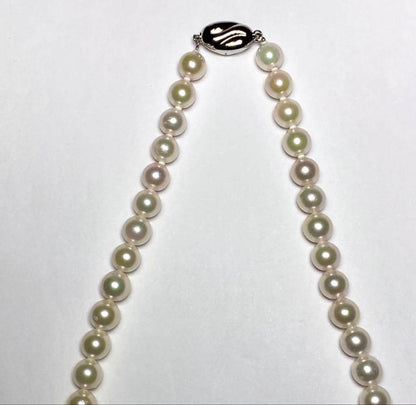 D2215 large Akoya pearl necklace with 8.0-8.5mm pearls measuring 42 cm length