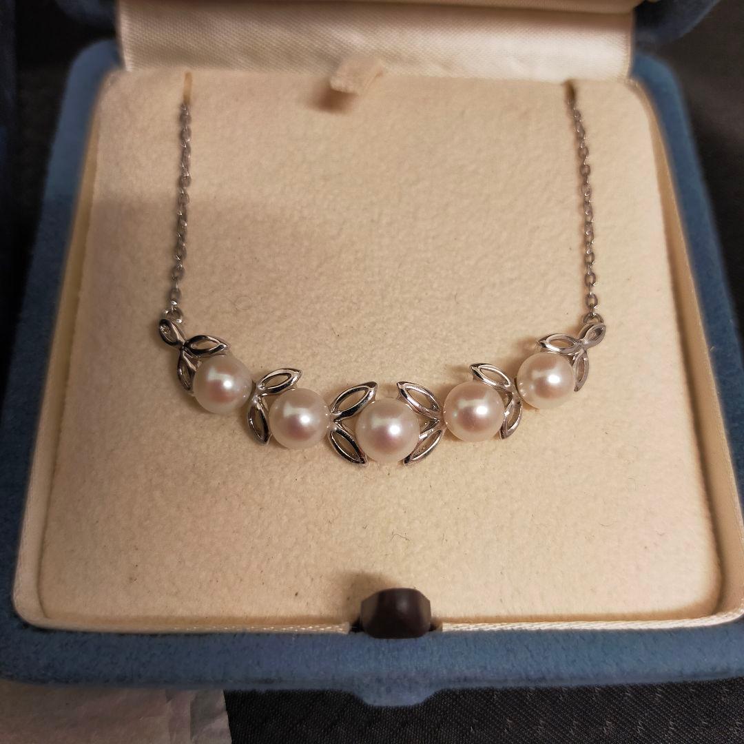 MIKIMOTO 5-row pearl necklace with leaf motif silver design featuring five pearls displayed on white background
