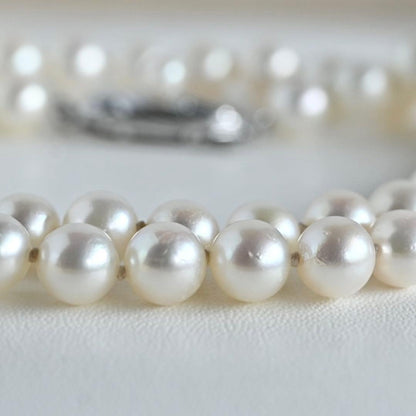 Tasaki Akoya pearl necklace with 6.5mm round pearls and silver clasp, 40cm length