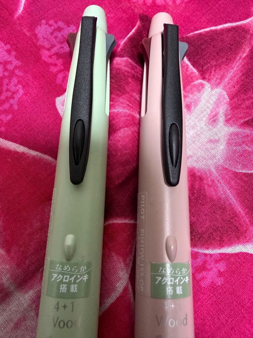 PILOT 4+1 multi-color pen set of 2 pieces with unique wood grain pattern on wooden barrels