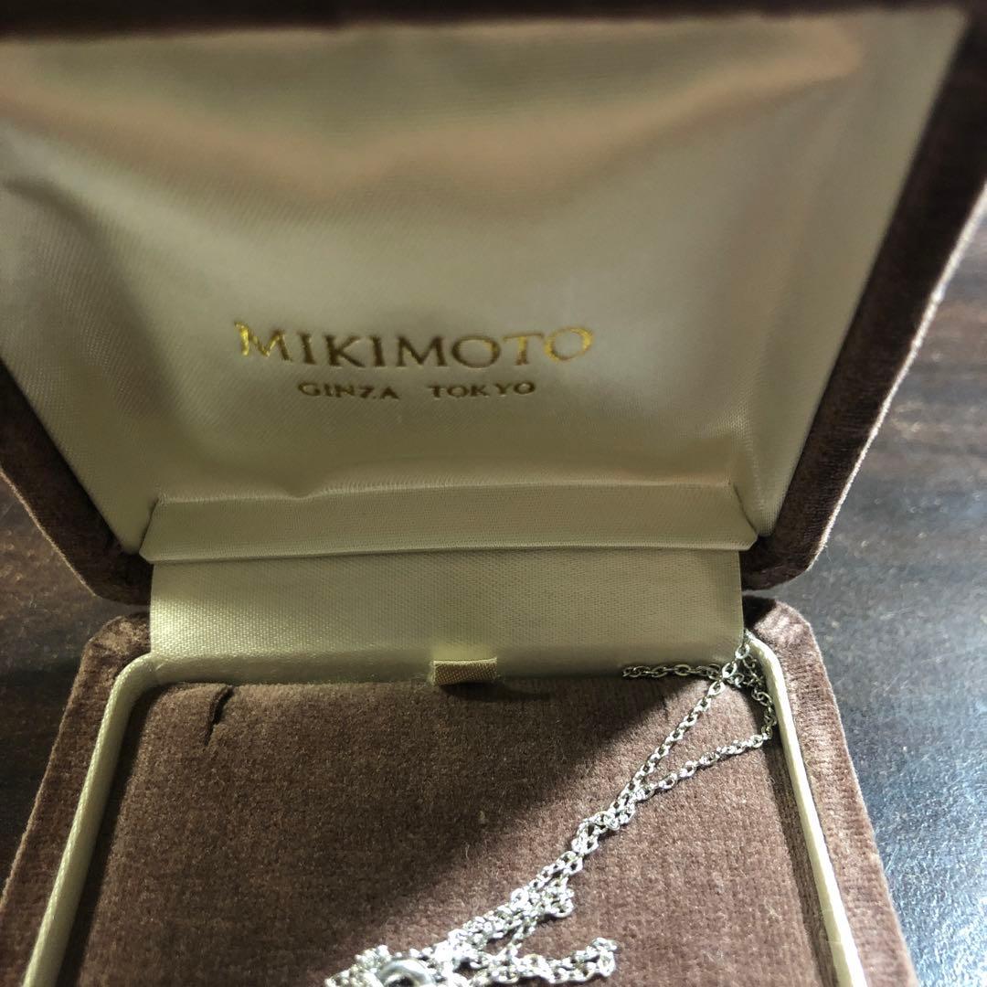 12330MIKIMOTO pearl necklace with 5.8mm pearls in silver displayed with dedicated case