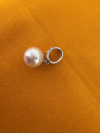 Tasaki pearl necklace top in K18 white gold with small diamonds and a suspended swinging pearl