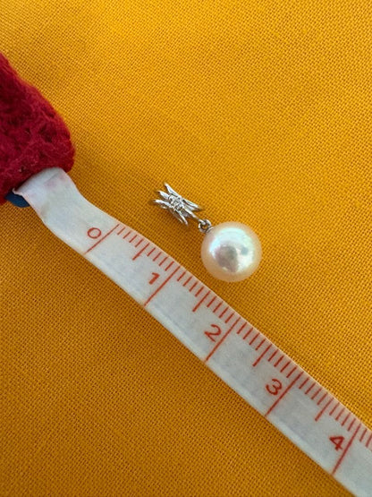 Tasaki pearl necklace top in K18 white gold with small diamonds and a suspended swinging pearl