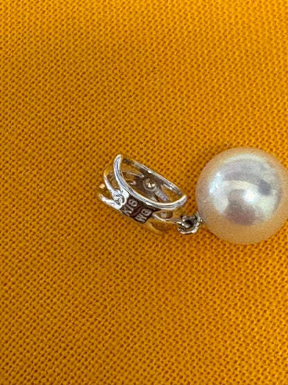 Tasaki pearl necklace top in K18 white gold with small diamonds and a suspended swinging pearl