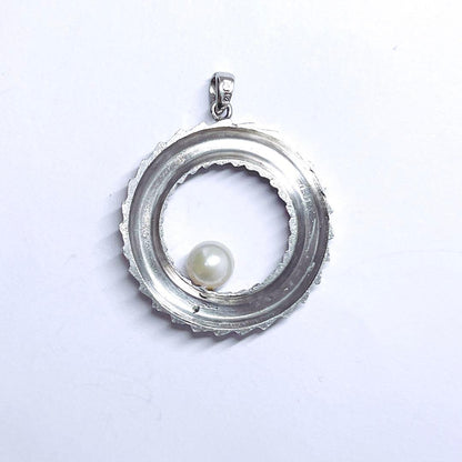 Mikimoto silver necklace pendant top featuring a 5.5mm white pearl with silver chain