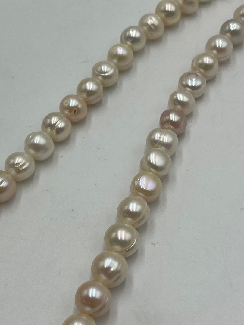 Akoya pearl necklace with genuine pearls measuring 0.8-1.2cm on a 43cm strand