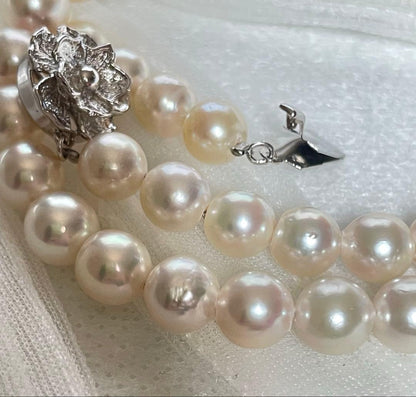 Vintage Akoya pearl necklace with 59 white semi-round pearls, 8mm size, 46cm length