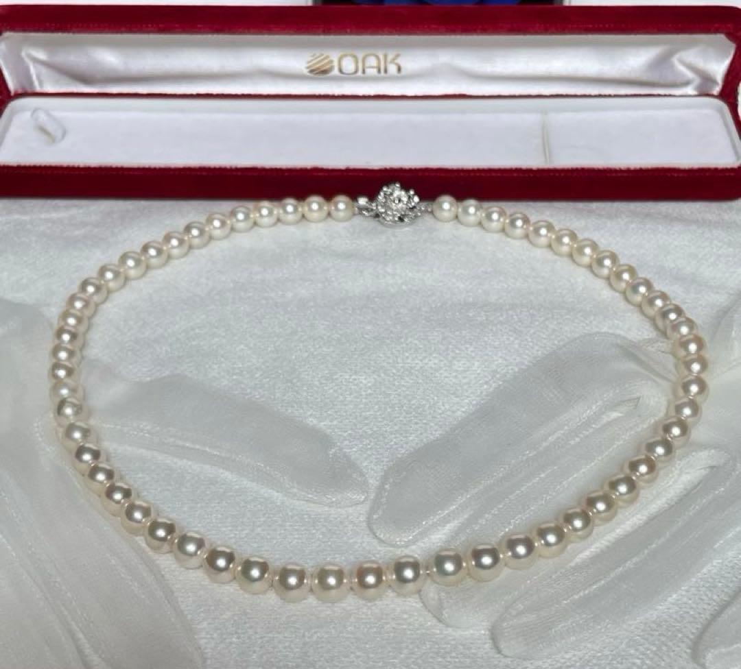 Vintage Akoya pearl necklace with 59 white semi-round pearls, 8mm size, 46cm length