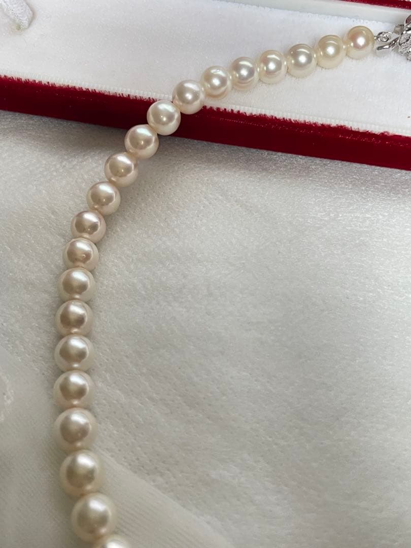 Vintage Akoya pearl necklace with 59 white semi-round pearls, 8mm size, 46cm length