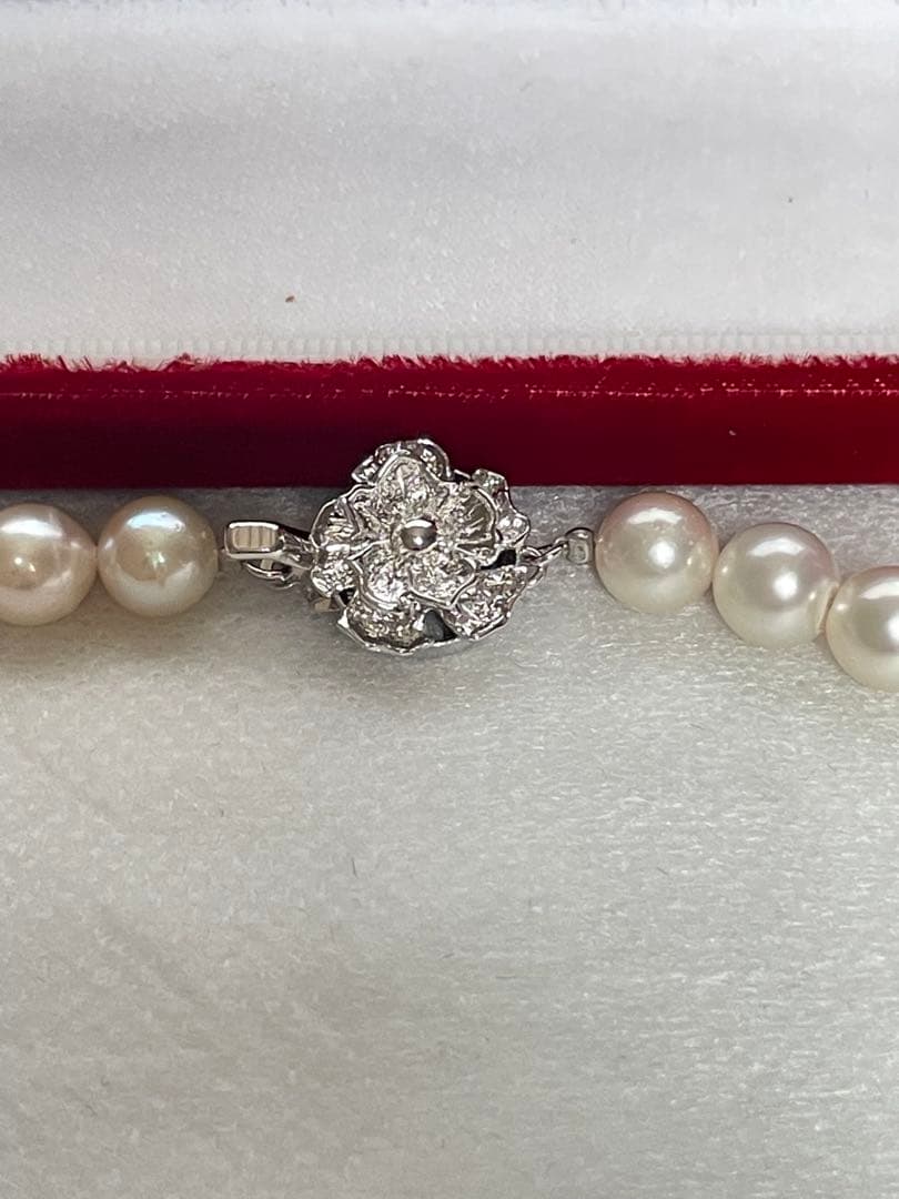 Vintage Akoya pearl necklace with 59 white semi-round pearls, 8mm size, 46cm length