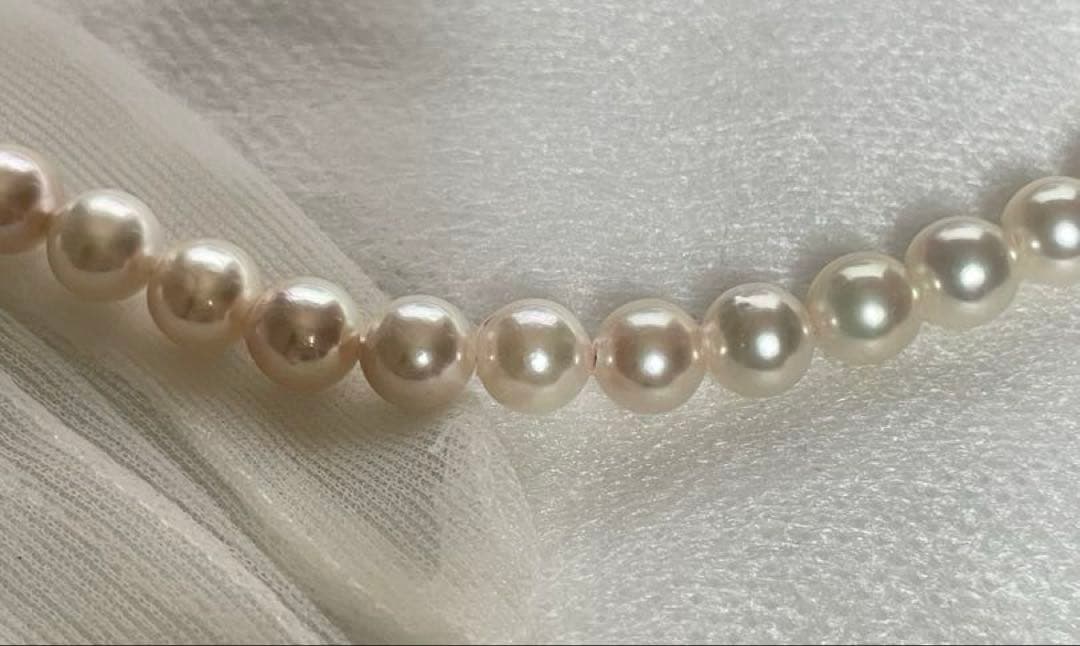 Vintage Akoya pearl necklace with 59 white semi-round pearls, 8mm size, 46cm length