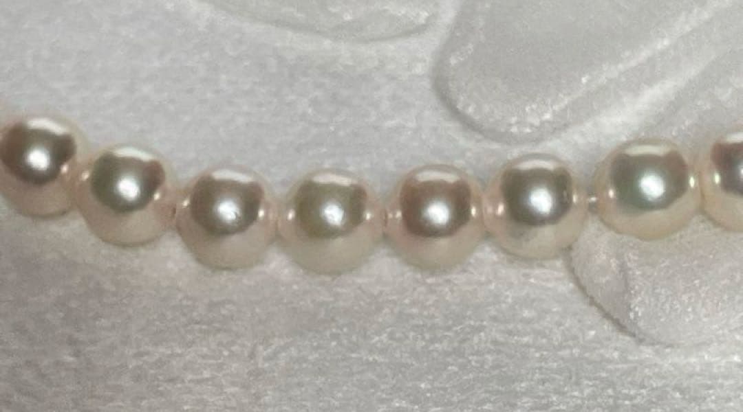 Vintage Akoya pearl necklace with 59 white semi-round pearls, 8mm size, 46cm length