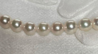 Vintage Akoya pearl necklace with 59 white semi-round pearls, 8mm size, 46cm length