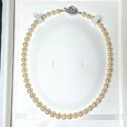 Akoya pearl necklace with 6.8-7.2mm cream white pearls and silver fittings, 41cm length