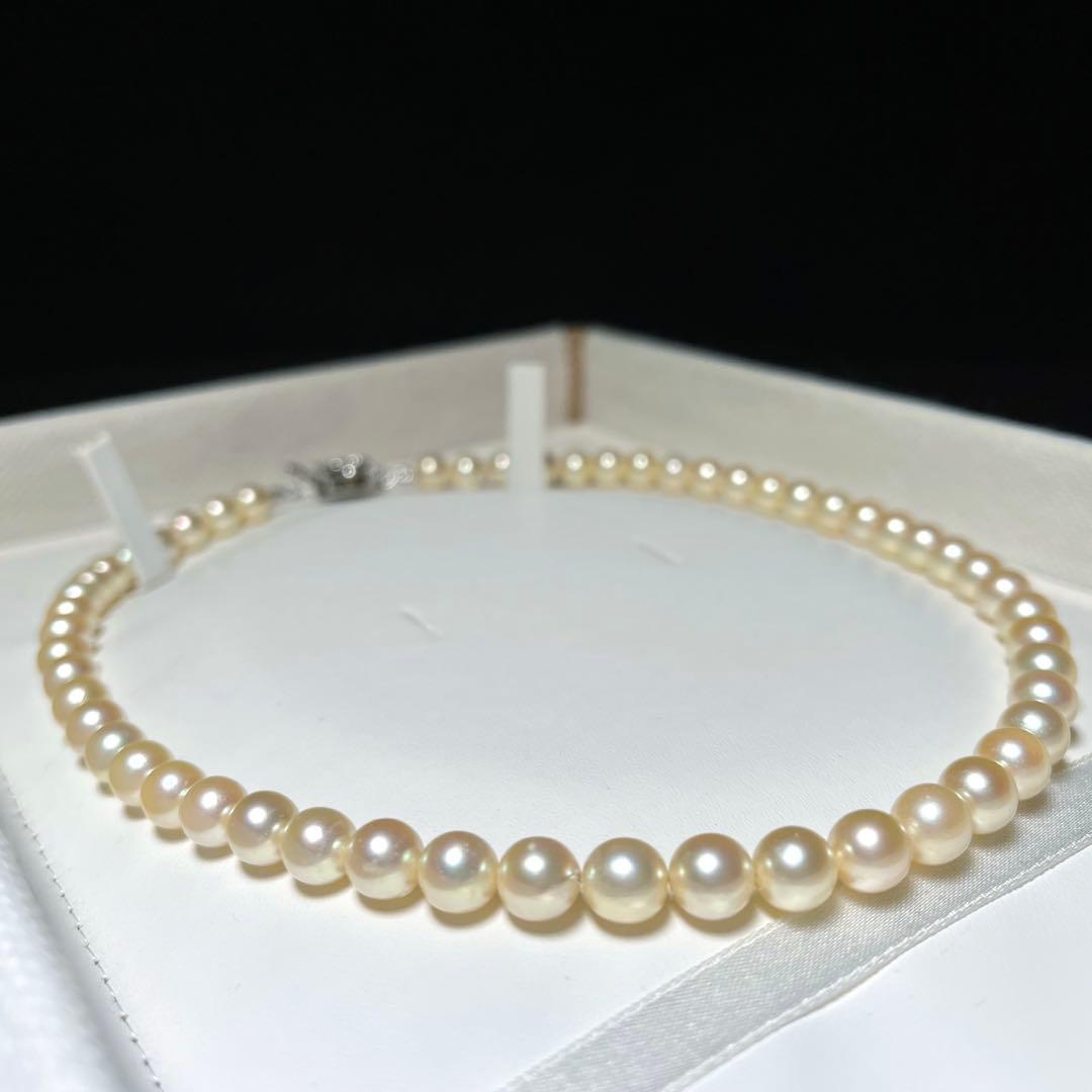 Akoya pearl necklace with 6.8-7.2mm cream white pearls and silver fittings, 41cm length