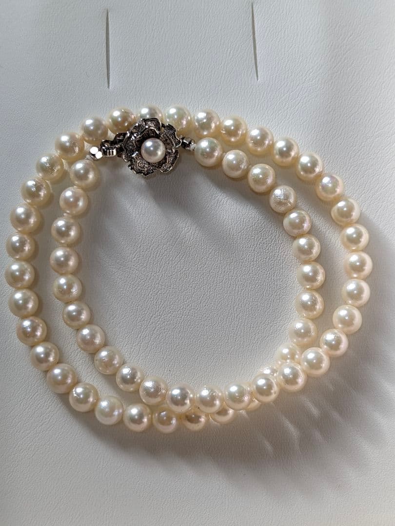 Akoya pearl necklace featuring 6.5-7mm white round pearls with silver clasp and 41cm length
