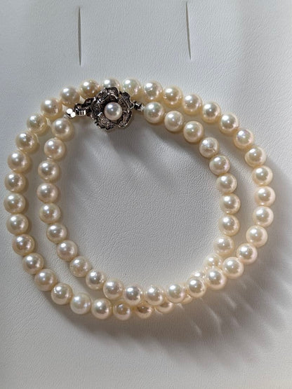 Akoya pearl necklace featuring 6.5-7mm white round pearls with silver clasp and 41cm length
