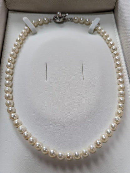 Akoya pearl necklace featuring 6.5-7mm white round pearls with silver clasp and 41cm length