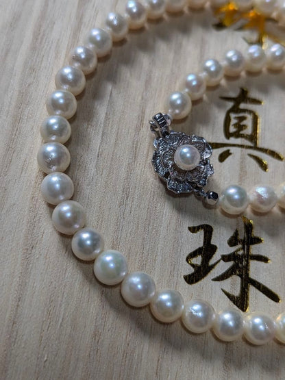 Akoya pearl necklace featuring 6.5-7mm white round pearls with silver clasp and 41cm length