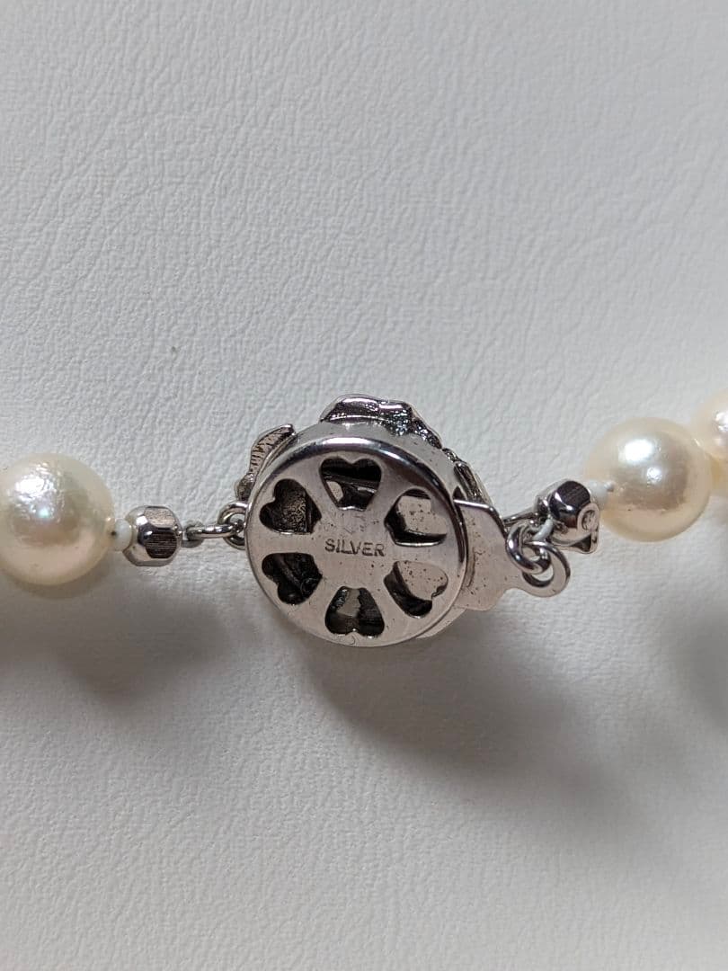 Akoya pearl necklace featuring 6.5-7mm white round pearls with silver clasp and 41cm length