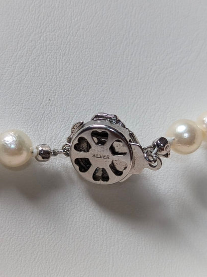 Akoya pearl necklace featuring 6.5-7mm white round pearls with silver clasp and 41cm length