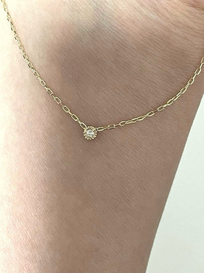 Agate K10 necklace with 0.06ct diamond flower pendant on a 46 cm chain, two-way movable design