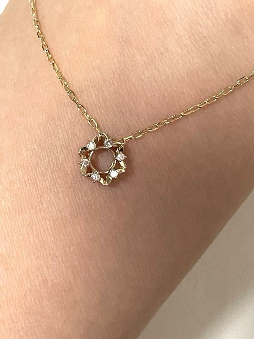 Agate K10 necklace with 0.06ct diamond flower pendant on a 46 cm chain, two-way movable design