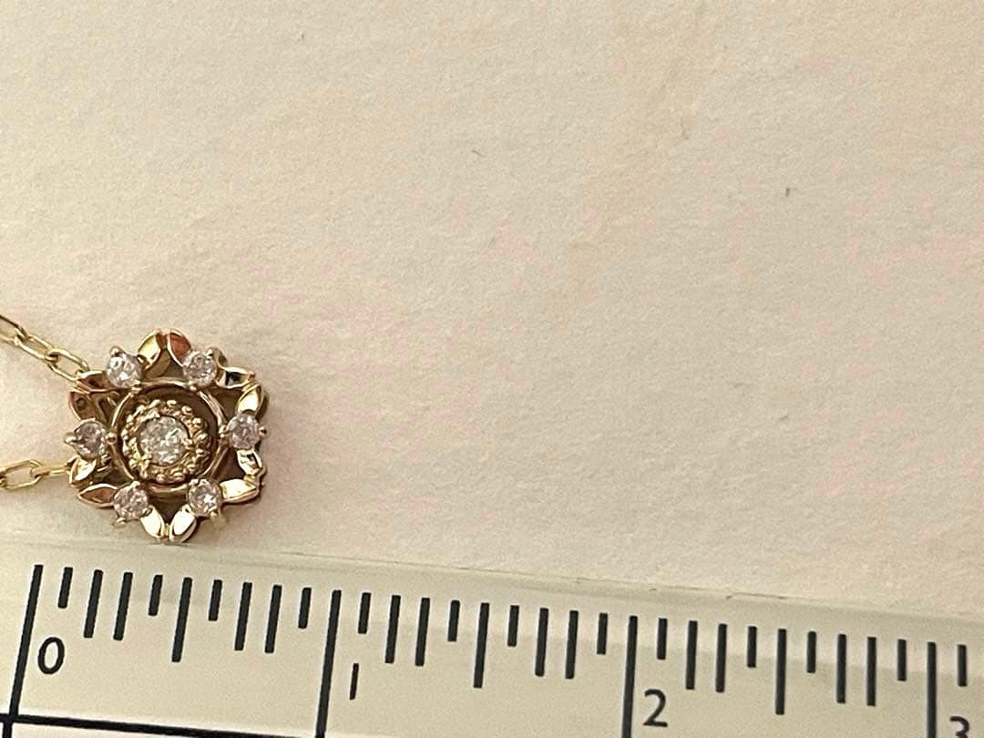 Agate K10 necklace with 0.06ct diamond flower pendant on a 46 cm chain, two-way movable design