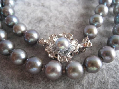 Akoya pearl necklace 7.0-7.5mm pearls with silver fittings, 42cm length, displayed on white background