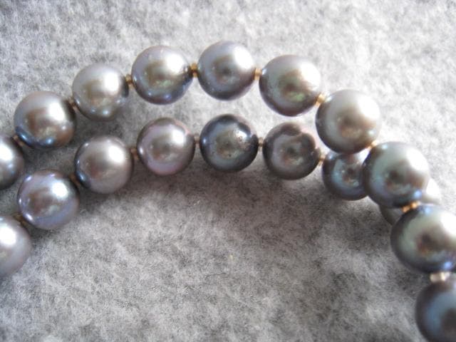 Akoya pearl necklace 7.0-7.5mm pearls with silver fittings, 42cm length, displayed on white background