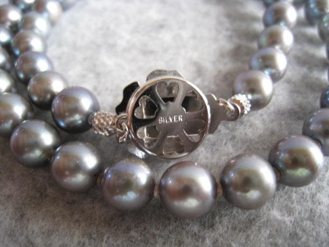 Akoya pearl necklace 7.0-7.5mm pearls with silver fittings, 42cm length, displayed on white background